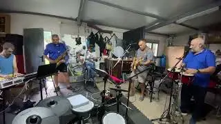 Primeros ensayos. Adaptación de Clásicos  y música propia.Oye como va!