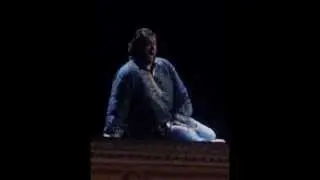 Celso Albelo sings 