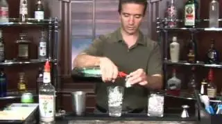 How to Make the Green Lagoon Mixed Drink