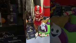 Standing spooky Clown( Haunted Hallows animatronic ) 2025