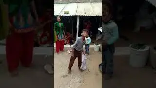 Magic tricks Se ladkiya dure rahe