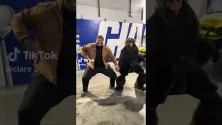 Ciara and New York Giants Football nose tackle Dexter Lawrence show off their strong knees