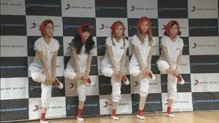 Южнокорейская женская группа Crayon Pop выступает в Сеуле