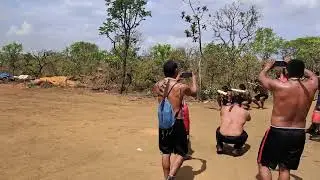 Jovens chegaram no destino da partida da corrida Tsa'uri wa.