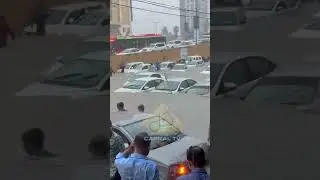 Worst Situation in Karachi After Rain | Streets Underwater, Vehicles Drowned #shorts #karachi #rain