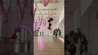 Aerial yoga hammock #aerialacrobatics