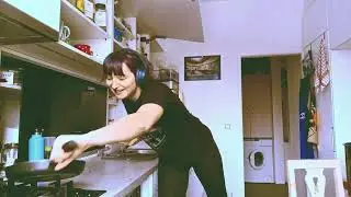 A very energetic kitchen home cardio session with playlist! :D