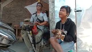 pengamen oppLo Group