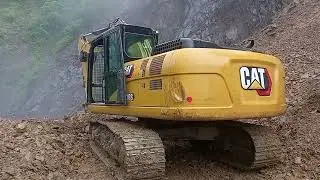 Nonstop sliding ho raha hain army gari bhi Jane ko  mil nhi  Raha hai #cat 323D3# Arup excavator 