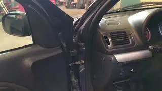 Renault Clio 2 - How to remove handle for front lid