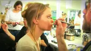 Прически и макияж: Versace осень/зима 2010/11 женские на Неделе моды в Милане | FashionTV