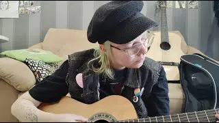 ASMR SUOMI Ensimm&auml;inen kitaratunti roolipeli🎸soft spoken guitar lesson