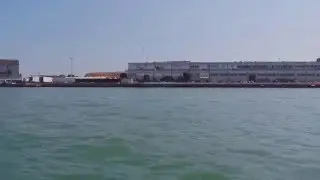 Venezia in vaporetto dal Tronchetto alla Giudecca San Basilio