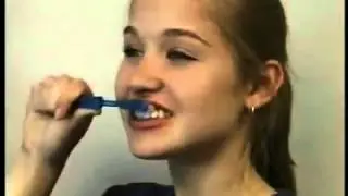 Dr. Robert Tracey Shares Video About Proper Tooth Brushing to Prevent Gum Disease