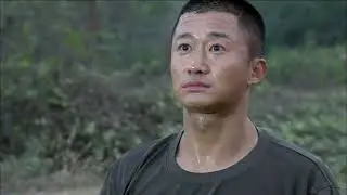 何晨光遭到女友背叛，在部隊喝醉酒，被指導員摘了臂章