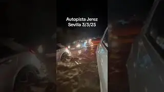 Fuertes lluvias inundan carreteras de Jerez. 🌧️ AP-4 cortada, rescates. 📹 viajarconsergio0.