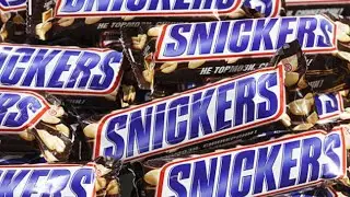 🥜 Snickers Chocolate Bar ASMR | Crunchy Peanuts, Caramel & Wrapper Sounds