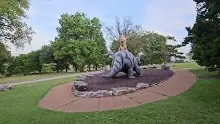 Walking in Forest Park (St. Louis, USA)