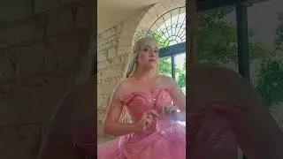 she's so stupid I love her #wicked#wickedwednesday #wickedmovie #wickedcosplay#glinda #galinda
