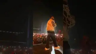 The moment a fan went onstage to meet @Davido! 🌟  #FanLove #Davido #davidoinabuja #NoireTV
