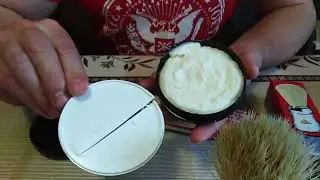 Omega Crema da barba (150g) + Omega il famoso pennello. (48 professional)