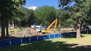 Excavators digging the Catharijnesingel in Utrecht