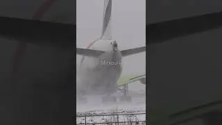 📍Toronto Pearson Airport #Emirates #AirbusA380 #De-Icing #mirkouhi #mydeliciousairplanes #like