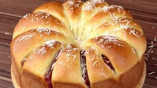 Você precisa fazer esse pão caseiro super fofinho e recheado com goiabada, fica delicioso!