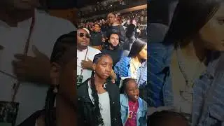 Davido wife and his daughter watching him perform on stage is heavenly man 🥹❤️