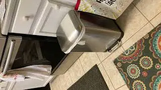 Amazon Basics 20 Liter // 5.3 Gallon Soft-Close, Smudge Resistant Trash Can with review