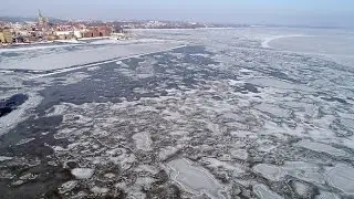 Eisige Temperaturen: Polinnen und Polen strömen an die zugefrorene Ostsee