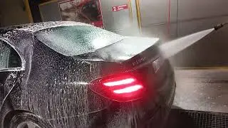 mercedes e220d washing the muddist car
