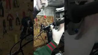 SRAM satisfying BLEEDING   #mtb #brakes #maintanence
