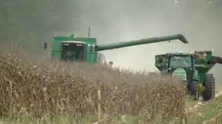 JOHN DEERE 9560STS COMBINING CORN. GREEN FARMING CO.  2019 CORN HARVEST PT2