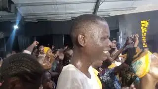 BOAZ DANKEN ALIVYOIMBA MFINYAZI LIVE WINGU LILISHUKA KWENYE UZINDUZI WA MKESHA WA EMPOWERING YOUTH