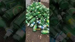 Дом из 30 000 стеклянных бутылок, который он построил сам