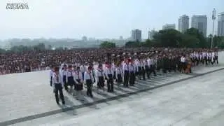 KCU Delegates Pay Tribute to Kim Il Sung and Kim Jong Il