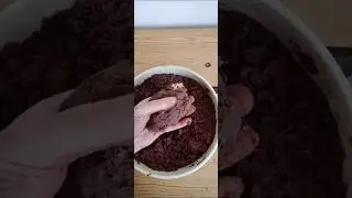 A recipe for dry taste safe mud! This sensory activity is great for preschoolers to explore and play