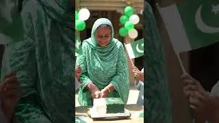 ❤️ Grandma Cutting Pakistan Flag Cake 🇵🇰 Emotional 14 August Moment
