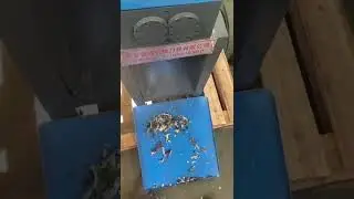 Dete mini shredder crushes the gloves, which has a good effect.