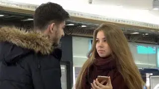 Не знаешь о чем говорить с девушкой? Подойди и скажи ей об этом!