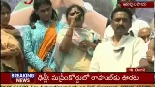 YS Vijayamma Speech in Sharmila Padayaatra (TV5)