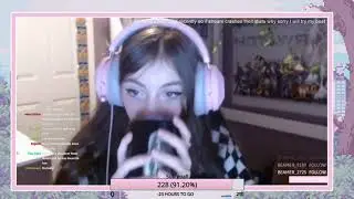 GRINGA COM TOURETTE FAZ SINAL DO C.V EM LIVE
