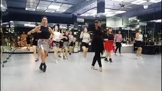 Turn It Up Line Dance Demo by Lora & D'Vizta Queen