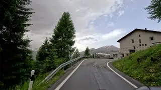 Mont&eacute;e de Stelvio Pass via l'Umbrail Pass en Suisse &agrave; bord moto BMW R1300GS