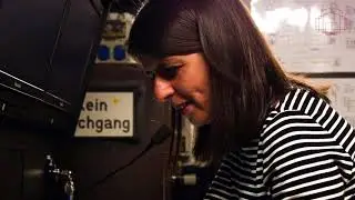 ALTE OPER BACKSTAGE: Auf der Seitenbühne mit der Inspizientin Monika Wittiber