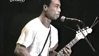 HUSKING BEE live 