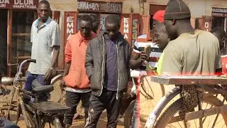 Nyuki waliotoka kuzimu wamvamia mjukuu sokoni Kigoma, inasemekana wametoka kwa marehemu babu yake...