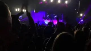 Kings Of Leon WALLS Find Me RADIOACTIVE 20TH Feb 2017 Birmingham