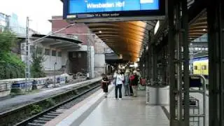 Zugansage (zweisprachig) in Hamburg Hbf Gleis 14: Versp&auml;tung ICE 887 und &Auml;nderung der Wagenreihung